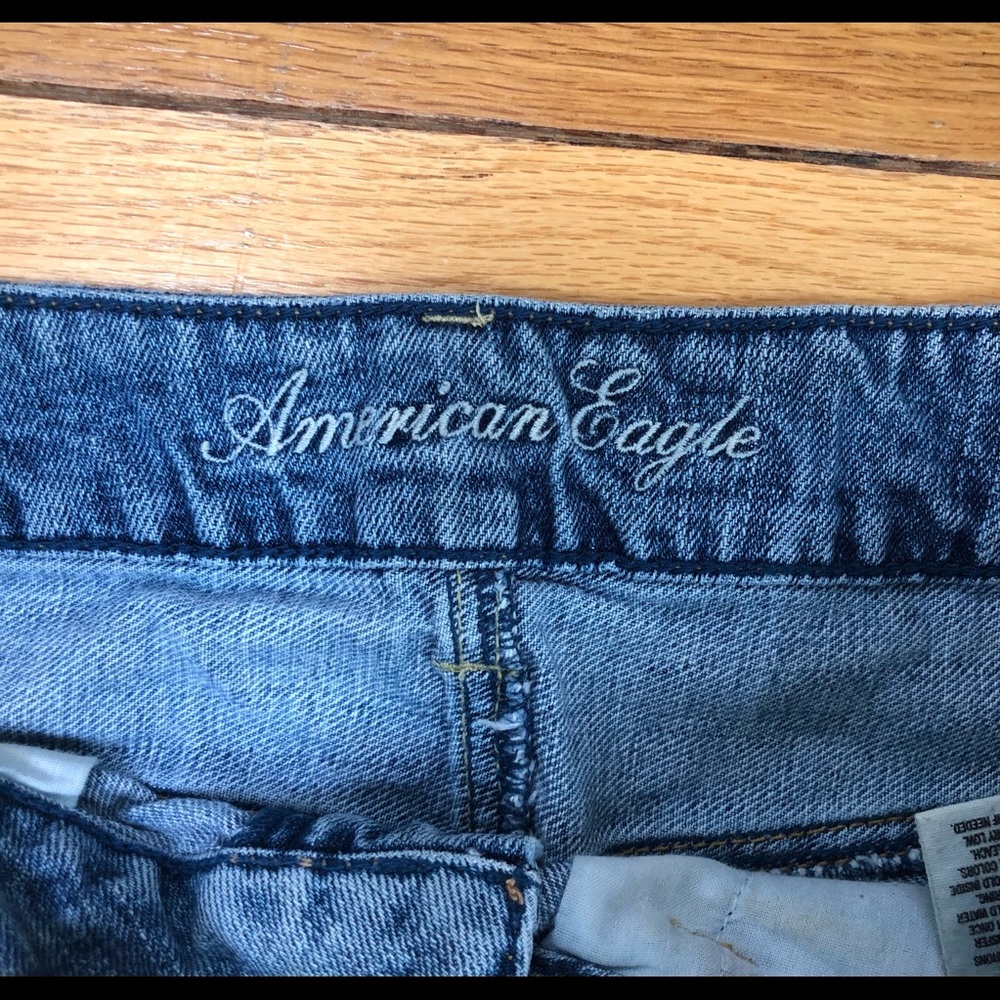 AEO Distressed Ripped cut off jean shorts - Picture 5 of 6